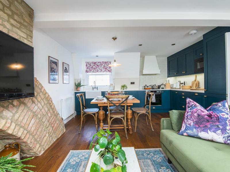 Interior Designed Stylish Flat in Fulham - 5 Min Walk to River Thames - Pass The Keys — отель в Лондоне, Соединенное Королевство