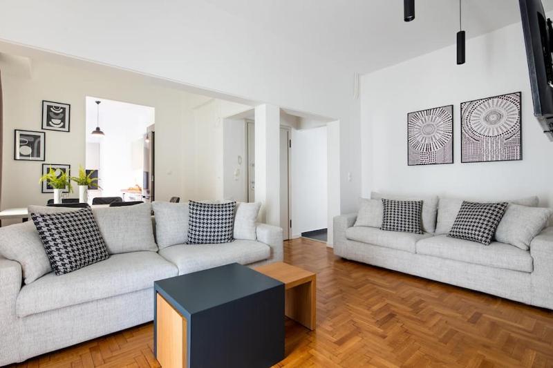 Цены на Euphoria Apartment в Афины