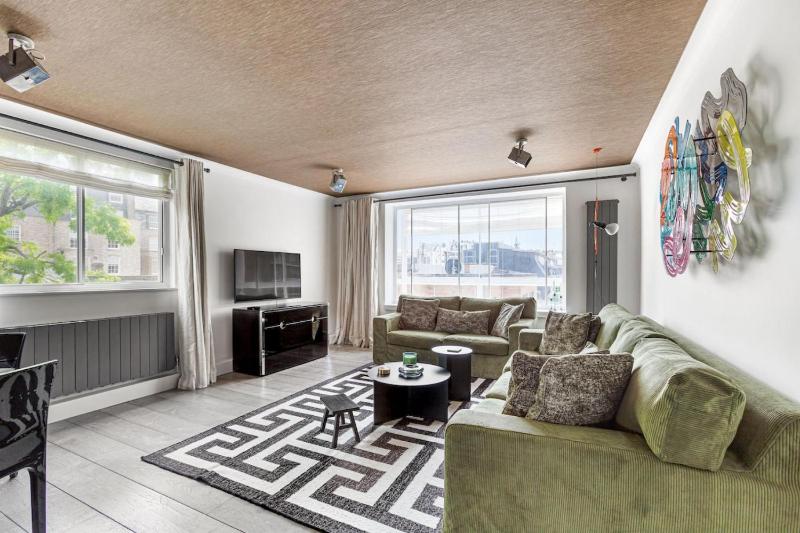 2 bedroom apartment in the heart of Knightsbridge — отель с удобствами в Лондоне