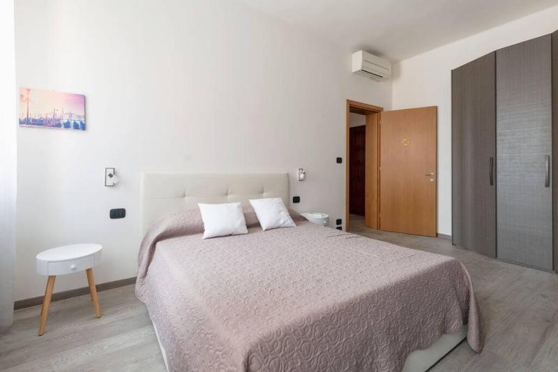Celestia Terrace apartment with canal view — отель с удобным расположением в Венеции