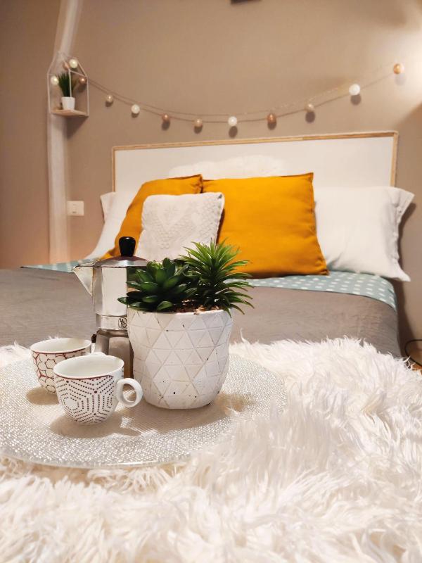 Marika's Cozy Home with Large Balcony — отель с удобным расположением в Риме