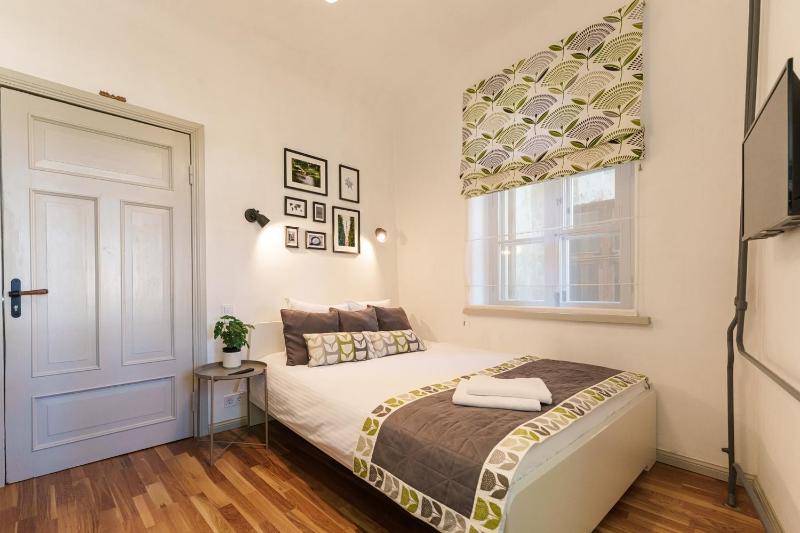 Vintage 1BR apartment in Quiet center of Riga — отель с удобным расположением в риге