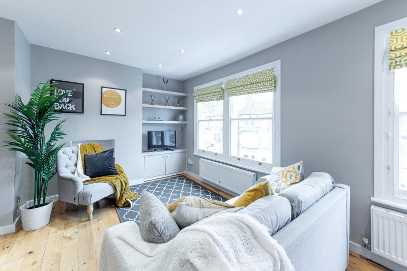 Цены на Stylish Shepherds Bush Flat в Лондоне