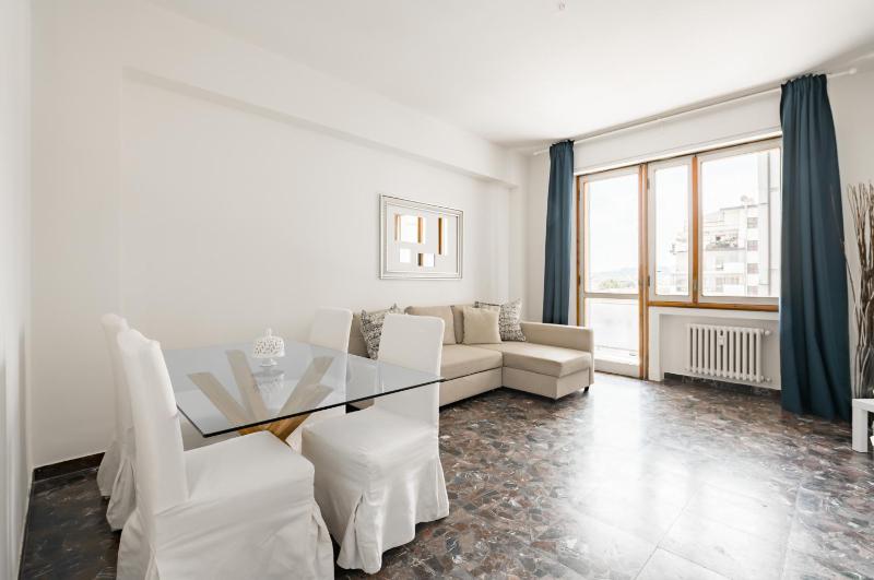Цены на San Jacopino Roomy Flat with Balconies в Флоренции