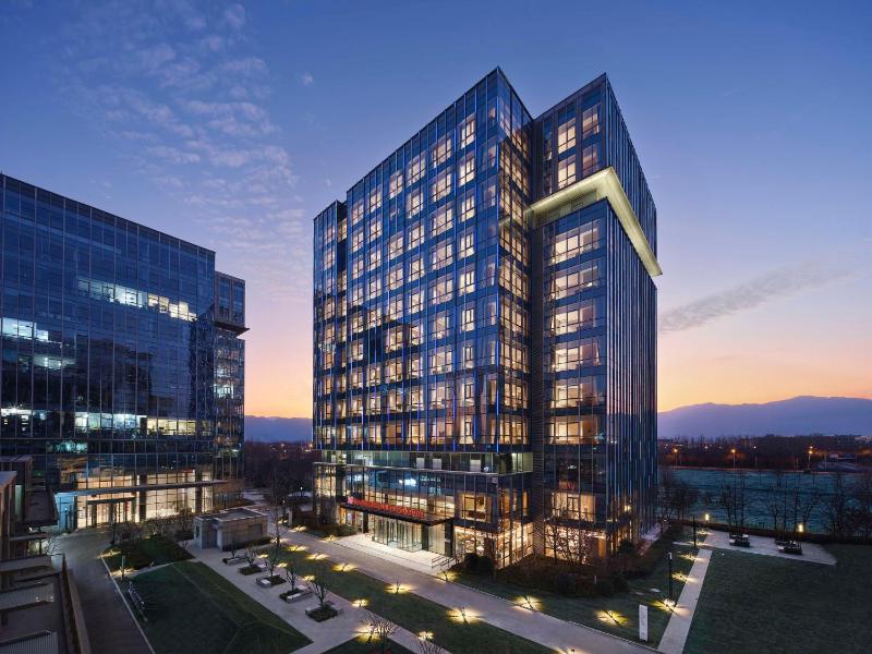 Hilton Garden Inn Beijing Haidian Daoxiang Lake — комфортный отель в Пекине