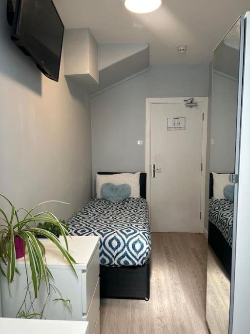Цены на SINGLE BEDSIT в Лондоне