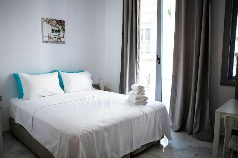 Цены на The Perfect Romantic Studio в Афины