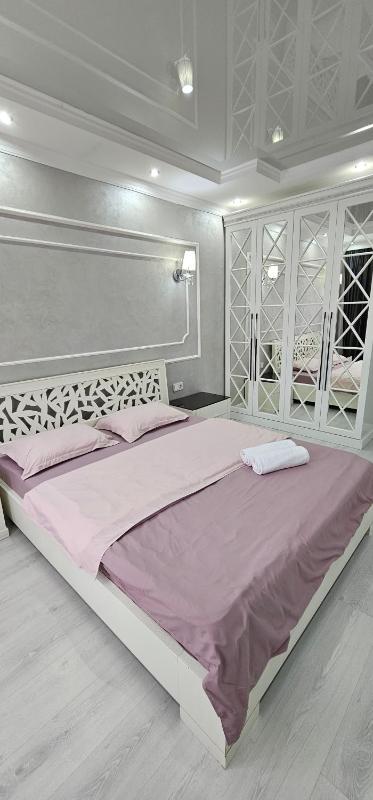 Otlicnye apartamenty samom centre Almaty. Ziloj kompleks Arbat — забронировать отель в Алматы