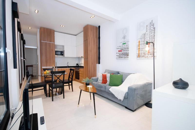For You Rentals Apartamento TEMPORAL con Encanto en Malasana MIN24 — забронировать отель в Мадриде