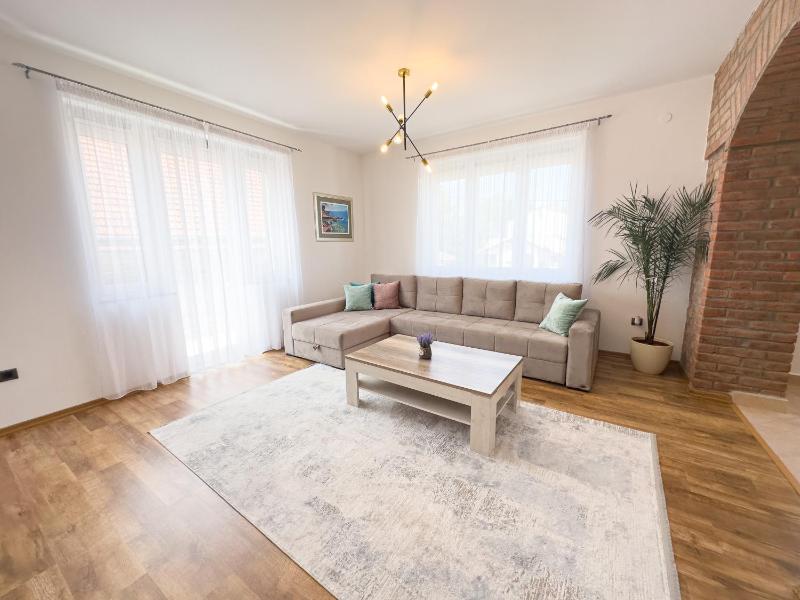 Luxurious and Cosy Brick Apartment - Free private parking — отель с удобным расположением в Сараево