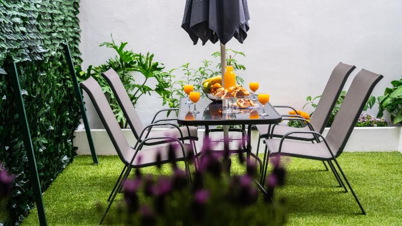Lux Garden Apartment near Acropolis in the heart of Athens — отель в Афины, Греция