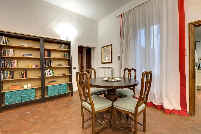 Mamo Florence - Ognissanti Apartment — отель с удобствами в Флоренции