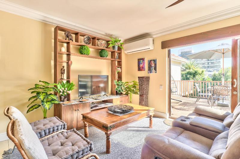 Цены на Planet Africa 1 Bedroom Apartment в Кейптауне