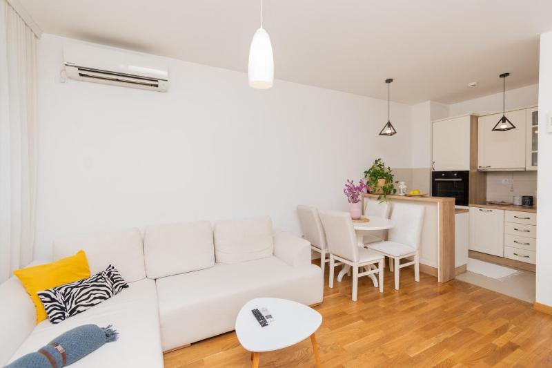 Lux City apartment with parking — комфортный отель в Подгорице