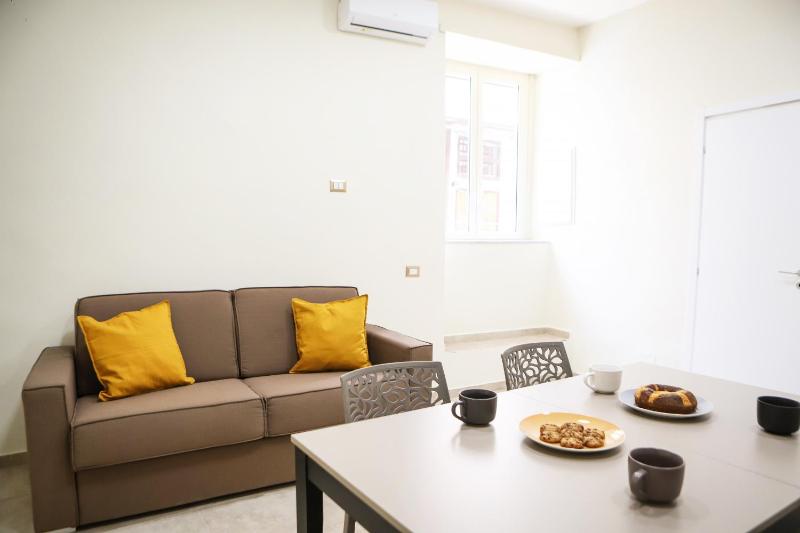 Porta Capuana Apartment by Wonderful Italy — отель с удобным расположением в Неаполе