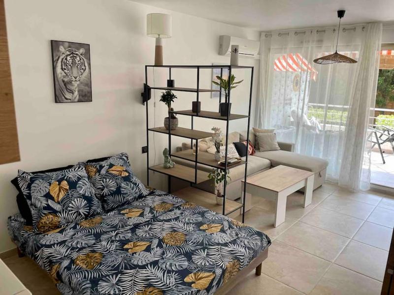 Studio avec terrasse au centre de Saint-Tropez — отель в Сент-Тропезе, Франция