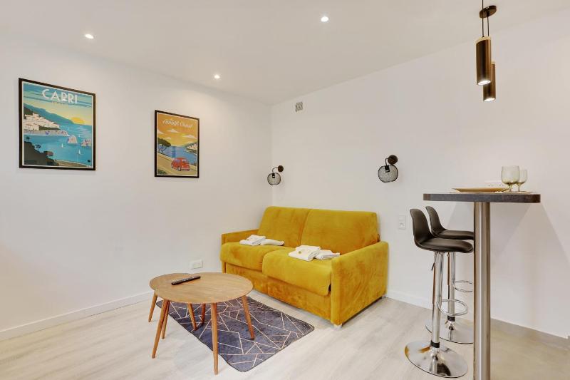 Fully renovated studio Buttes-Chaumont — комфортный отель в Париже