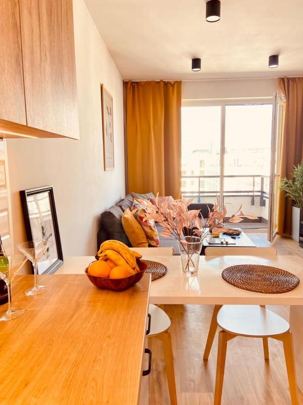 Spacious,Stylish and Comfortable 2 room apartment with Million dollar view — отель в Варшаве, Польша