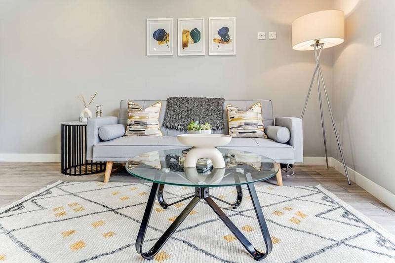 Modern 1 Bed Apt by Old Street / Shoreditch — комфортный отель в Лондоне