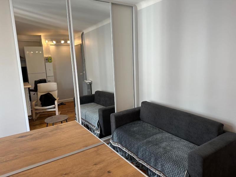 Цены на Grand studio calme sur paris в Париже