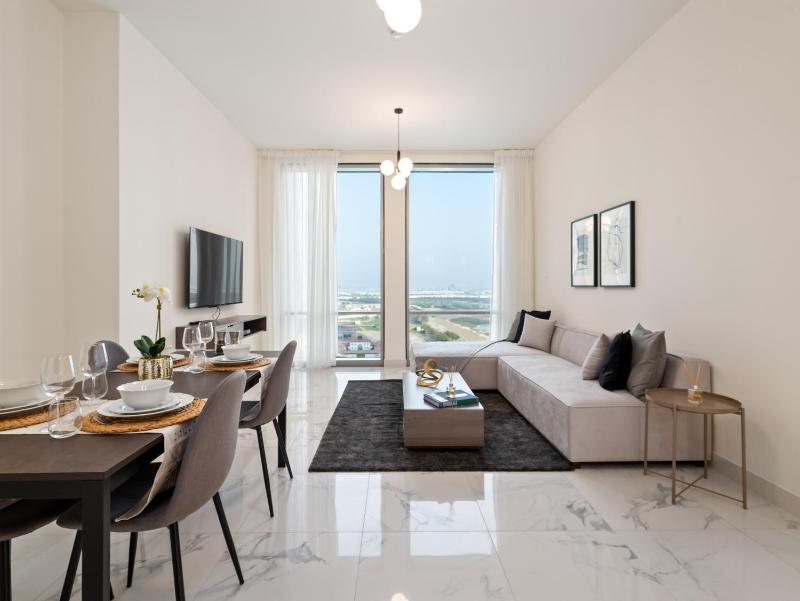 Modern Apartment With Partial Canal and Pool View — комфортный отель в Дубае