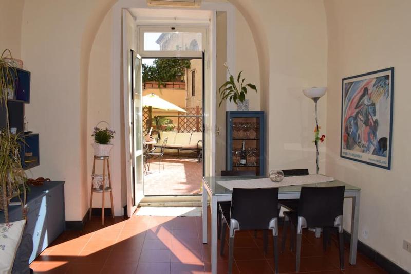 Terrace Flat in central Naples — отель с удобствами в Неаполе