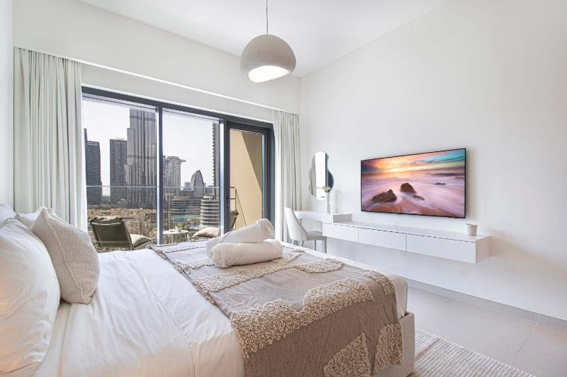 HAVENUE at Burj Royale - Full Burj Khalifa View - 2 Bed Apartment - Pool - Gym — отель с удобствами в Дубае