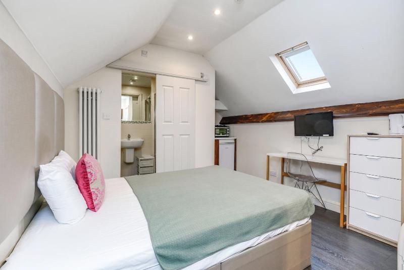 Quiet Double Studio Flat — отель с удобствами в Лондоне