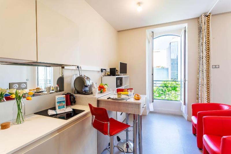 VICTOIRE 22 AP4361 By Riviera Holiday Homes — забронировать отель в Николь