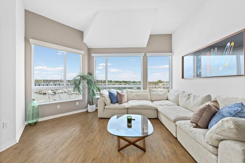 Penthouse Waterfront In the Heart of MDR/Venice/SM — отель с удобным расположением в Лос-Анджелесе