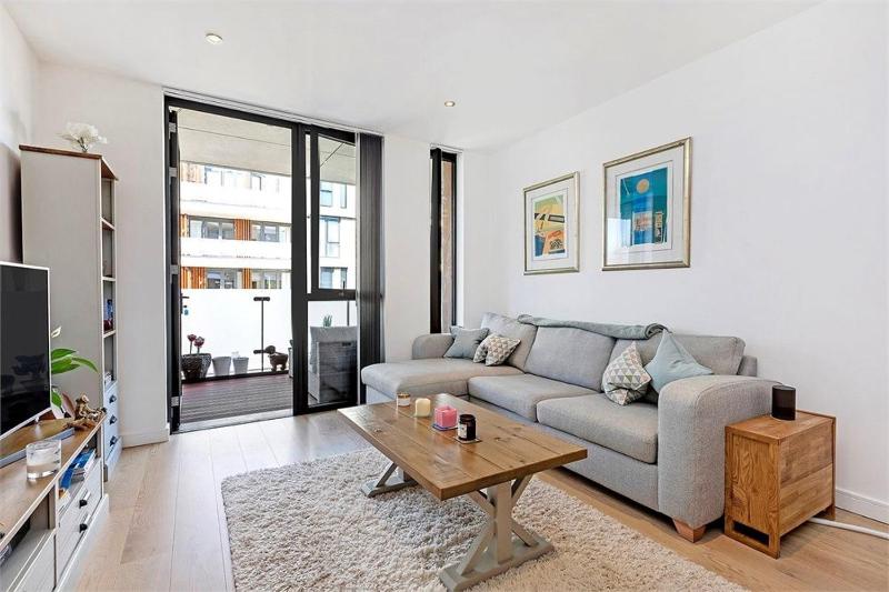 Цены на The Harbour- Stylish spacious family sized apartment в Лондоне