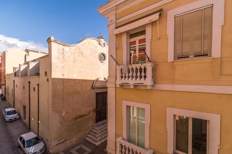 Maison Alter Nos a Cagliari - Spazioso Appartamento Storico