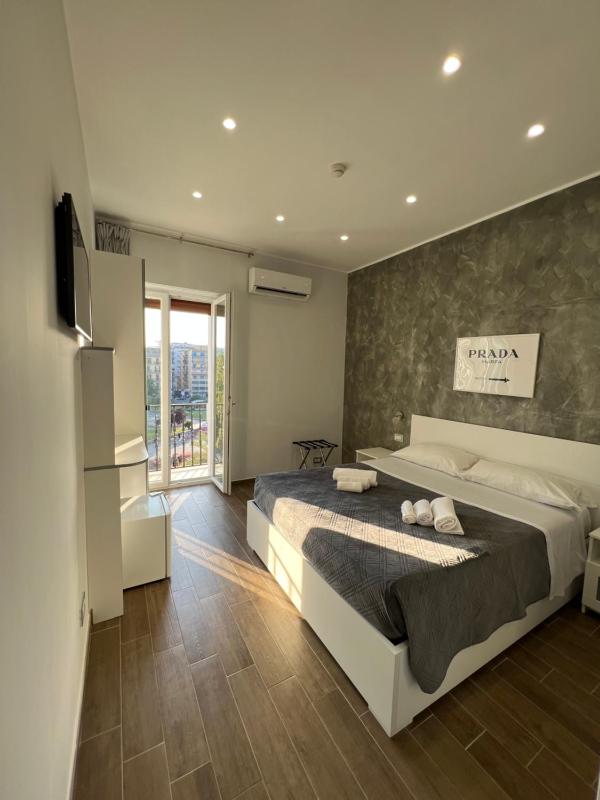 METROPOLIS HOME — отель с удобствами в Неаполе