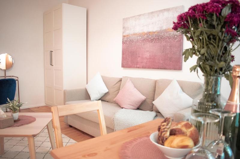 Peaceful Flat for 4 in Prenzlauer Berg (55sq) — забронировать отель в Берлине