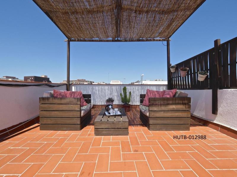 Цены на Sunny Rooftop Apartment в Барселоне