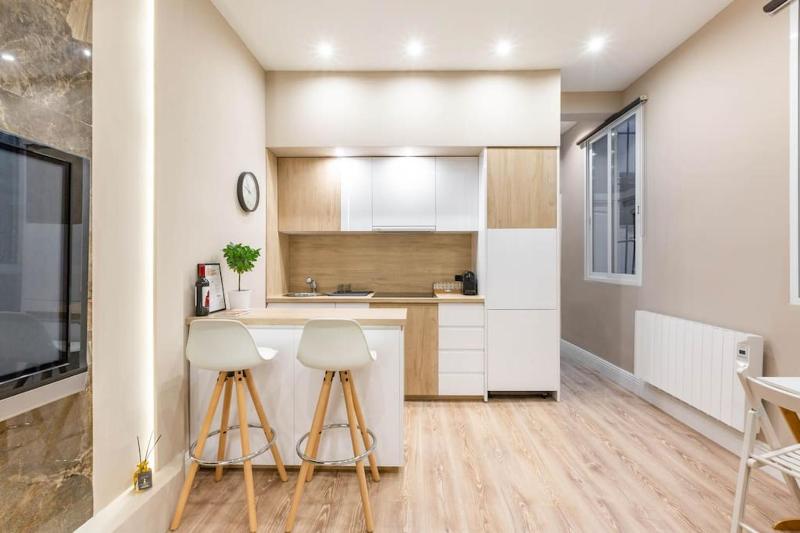 Modern and Cozy-1 Bedroom1 Bathroom- Anton Martin — отель с удобствами в Мадриде