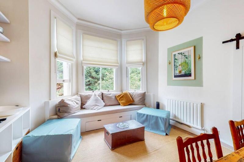 Beautiful 1 bedroom apartment in Shepards Bush — комфортный отель в Лондоне