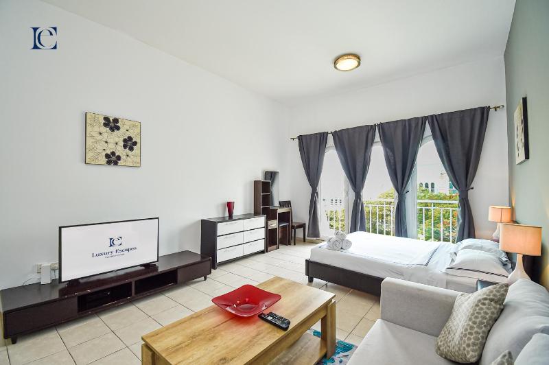 Tranquil Studio Near Furjan Metro - Relaxing Holiday Retreat — забронировать отель в Дубае