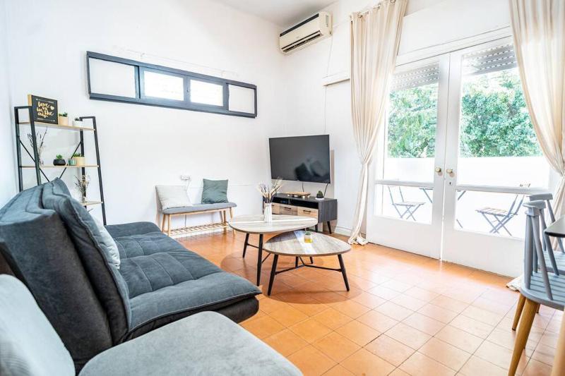 Lovely 1-bedroom With Balcony-Dizengoff Square. — комфортный отель в Тель-Авиве