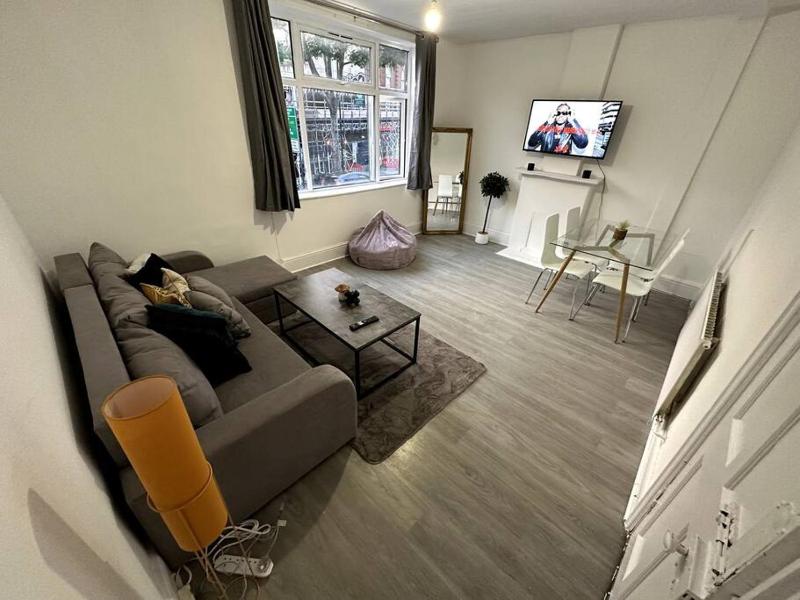Magnificent 2 Bedroom On Tower Bridge — забронировать отель в Лондоне
