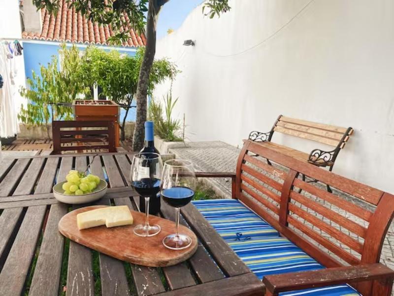 Lisboa - Apartment with Garden - Ajuda Palace & Royal Treasure Museum — комфортный отель в Лиссабоне