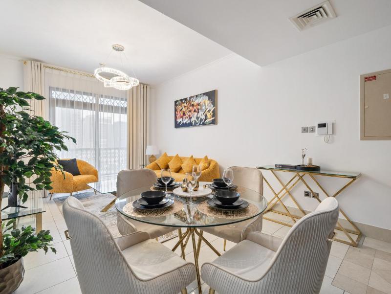 Unique 1BR with balcony - Downtown Dubai — забронировать отель в Дубае