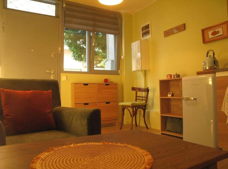 Цены на Tiny duplex by the park в Афины