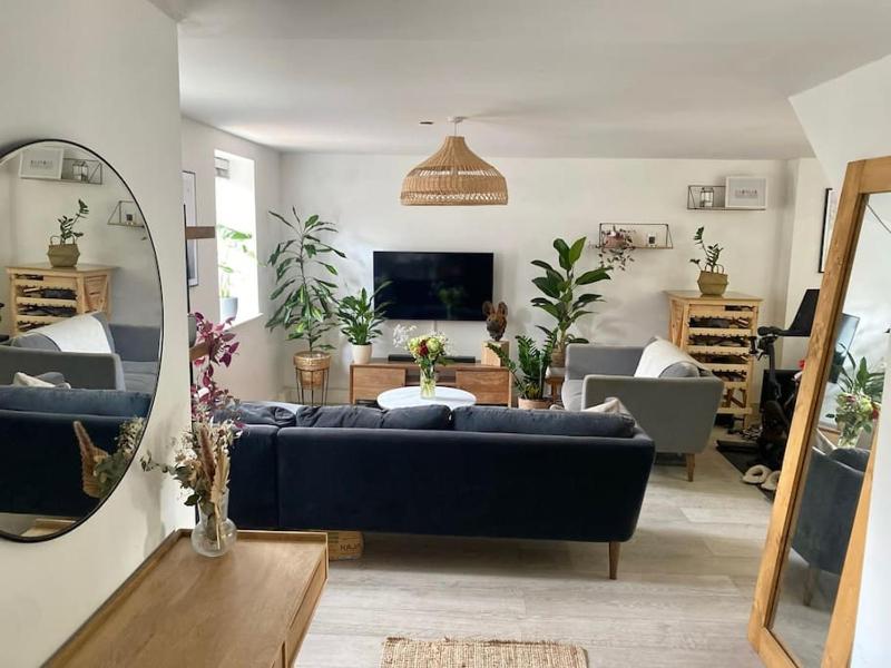 Open plan modern house with private garden — забронировать отель в Лондоне