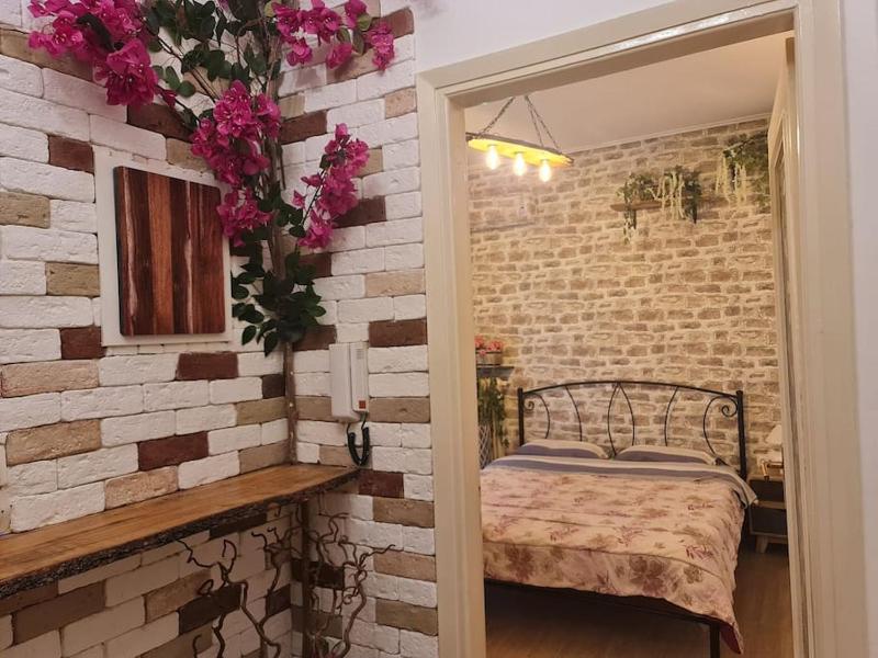Цены на 6 KALINOBOU CENTER OF ATHENS PEDION AREOS в Афины