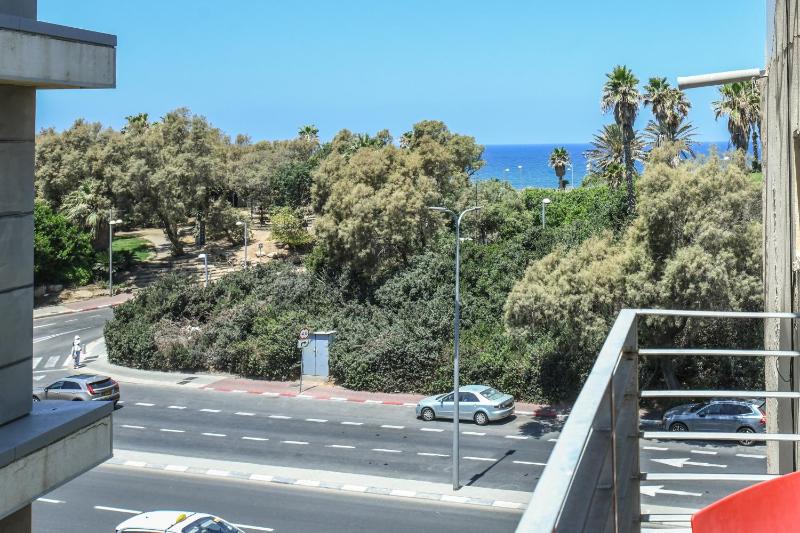Grand Studio Sea-View Balcony by Sea N' Rent — отель в Тель-Авиве, Израиль