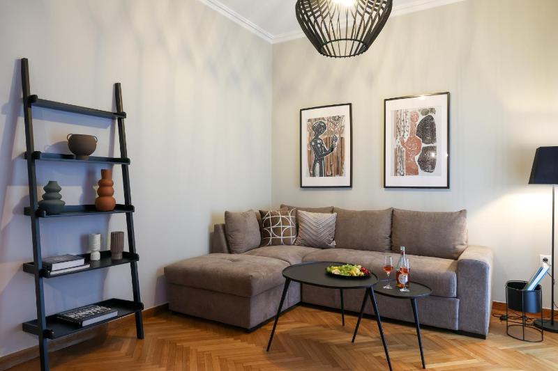 Prime location Athens Exec 2BD Apt by Live&Travel — отель в Афины, Греция