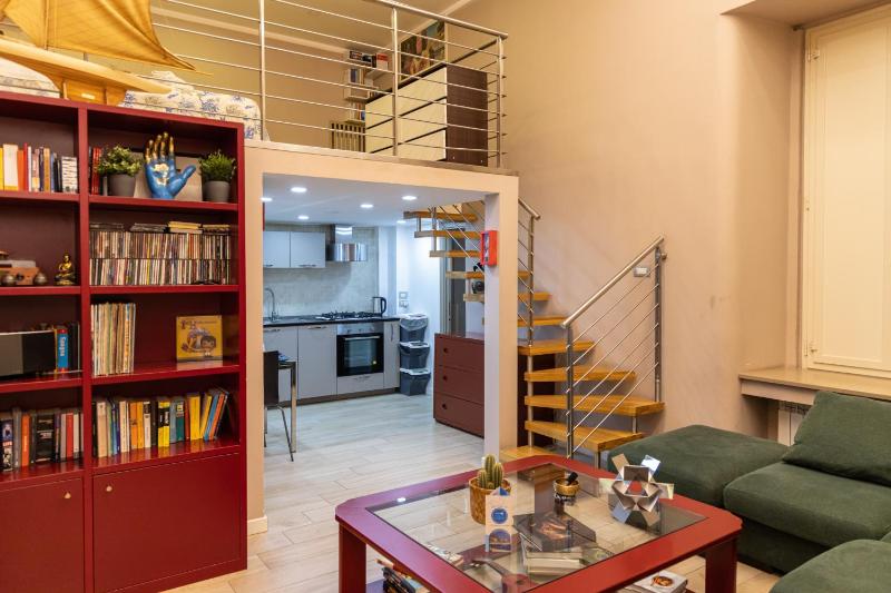 Poseidon's Creek - Luxury Apartment — отель с удобным расположением в Неаполе