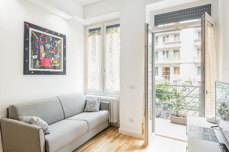 Цены на Easylife - Stile e Comfort a due passi da Centrale в Милане