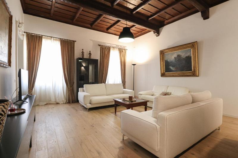 We Home - FRATTINA14 - Piazza di Spagna — комфортный отель в Риме